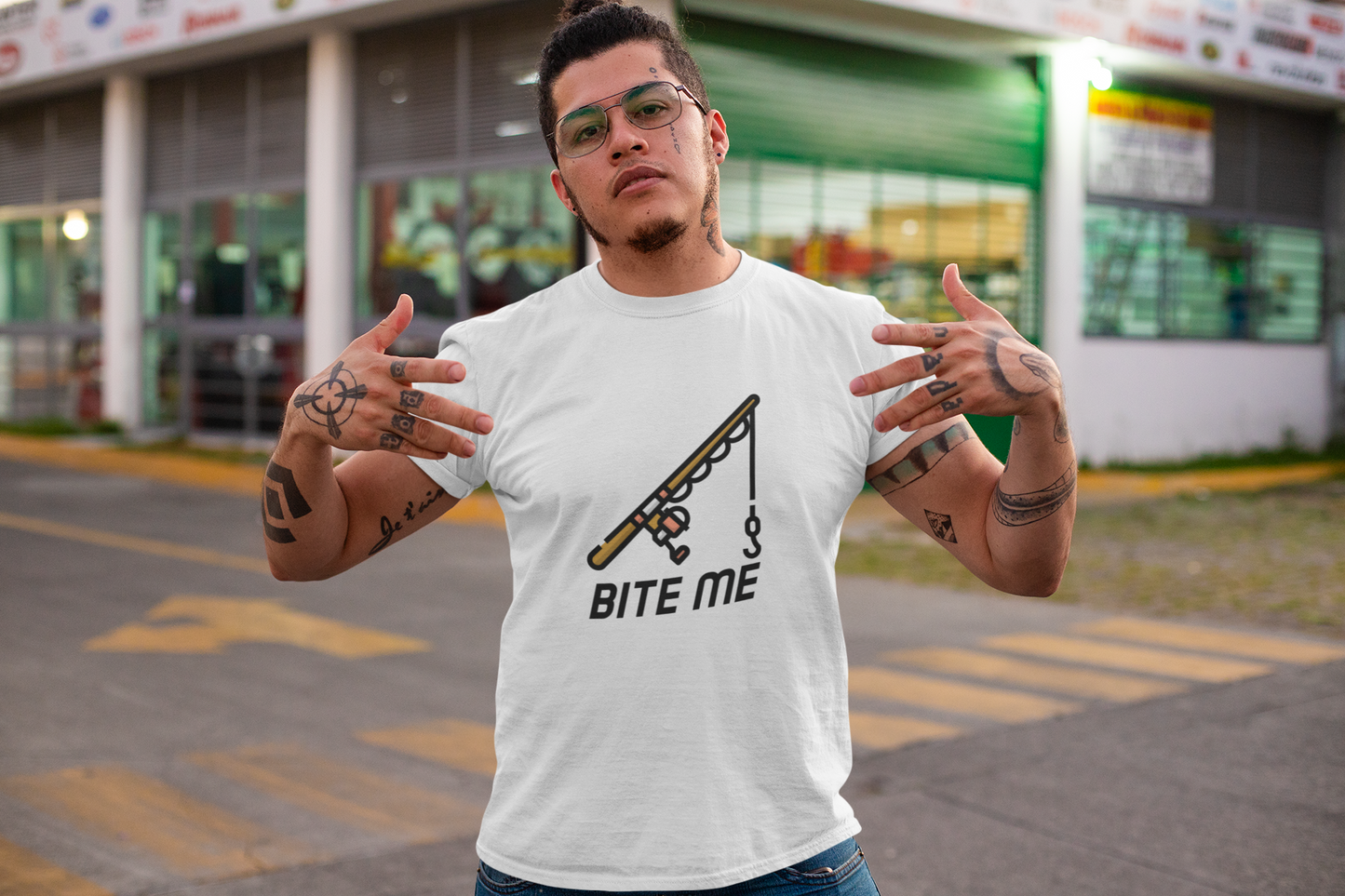 Unisex T-shirt - Bite me